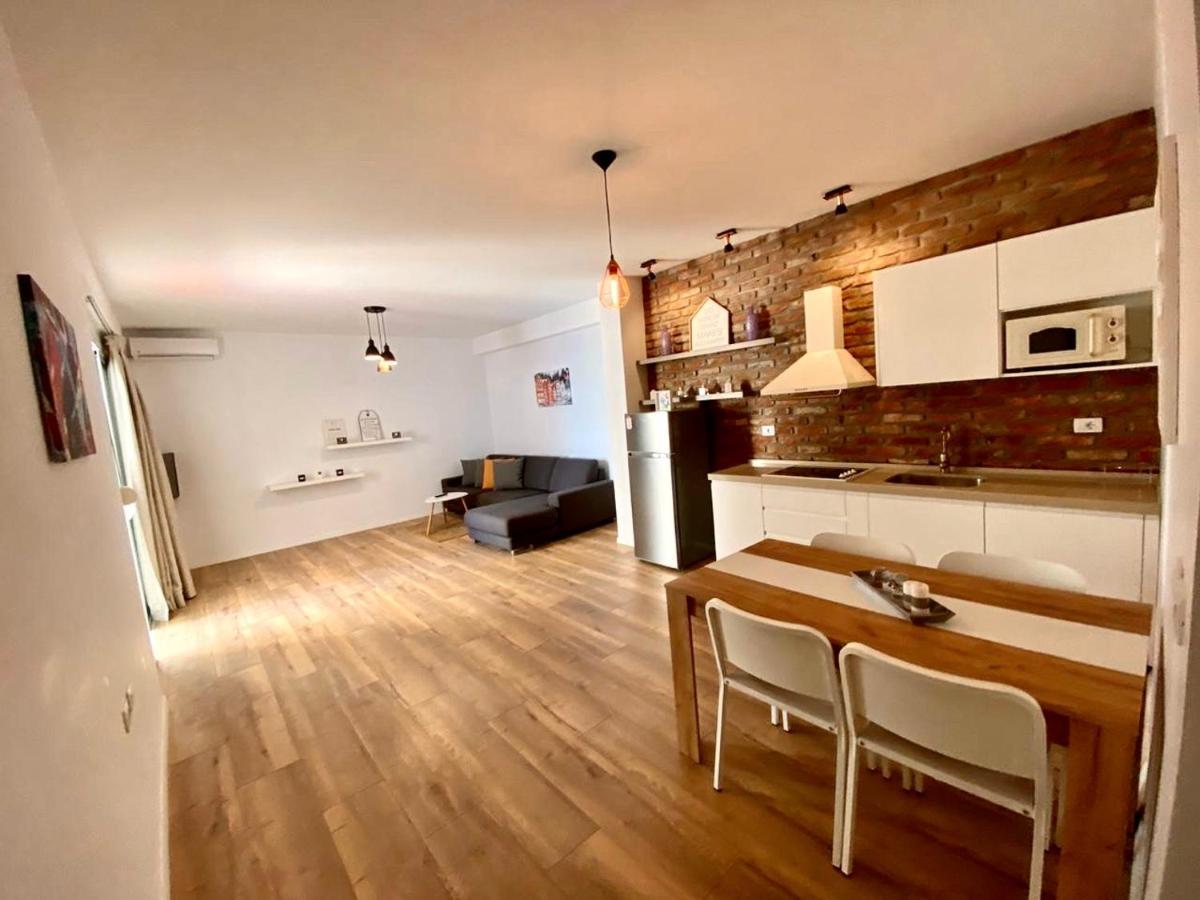 Rock Apartments Saranda Extérieur photo