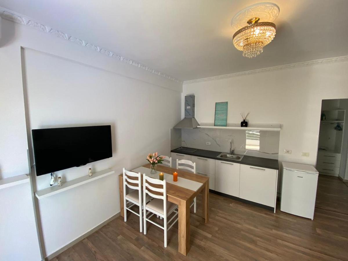 Rock Apartments Saranda Extérieur photo